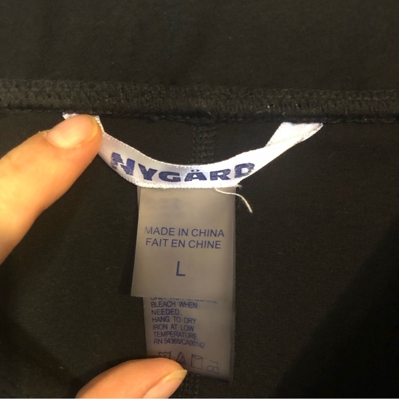 Nygard Capri Leggings with mesh cut outs - Picture 3 of 4